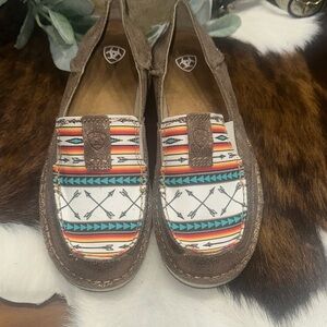 NWOT Ariat  cruisers Multicolor Flats with Arrow Pattern